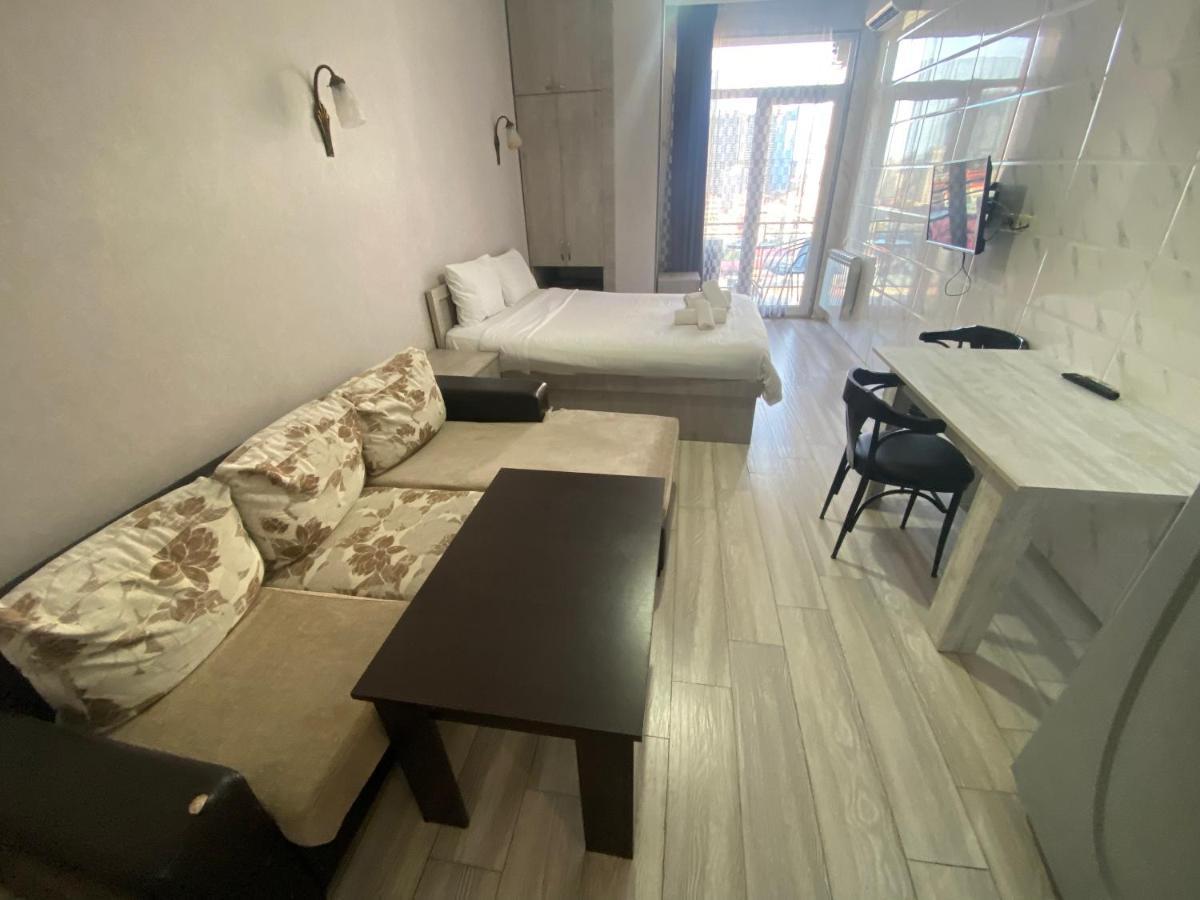 Apartment - Nino Batumi Esterno foto